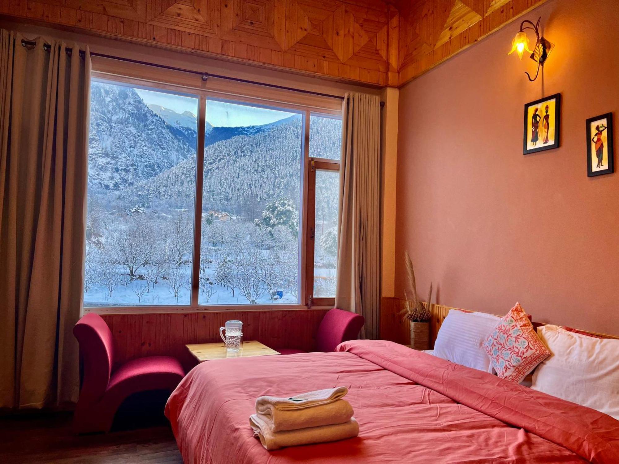 Fluestern Hostel And Cafe Nagar  Exterior photo