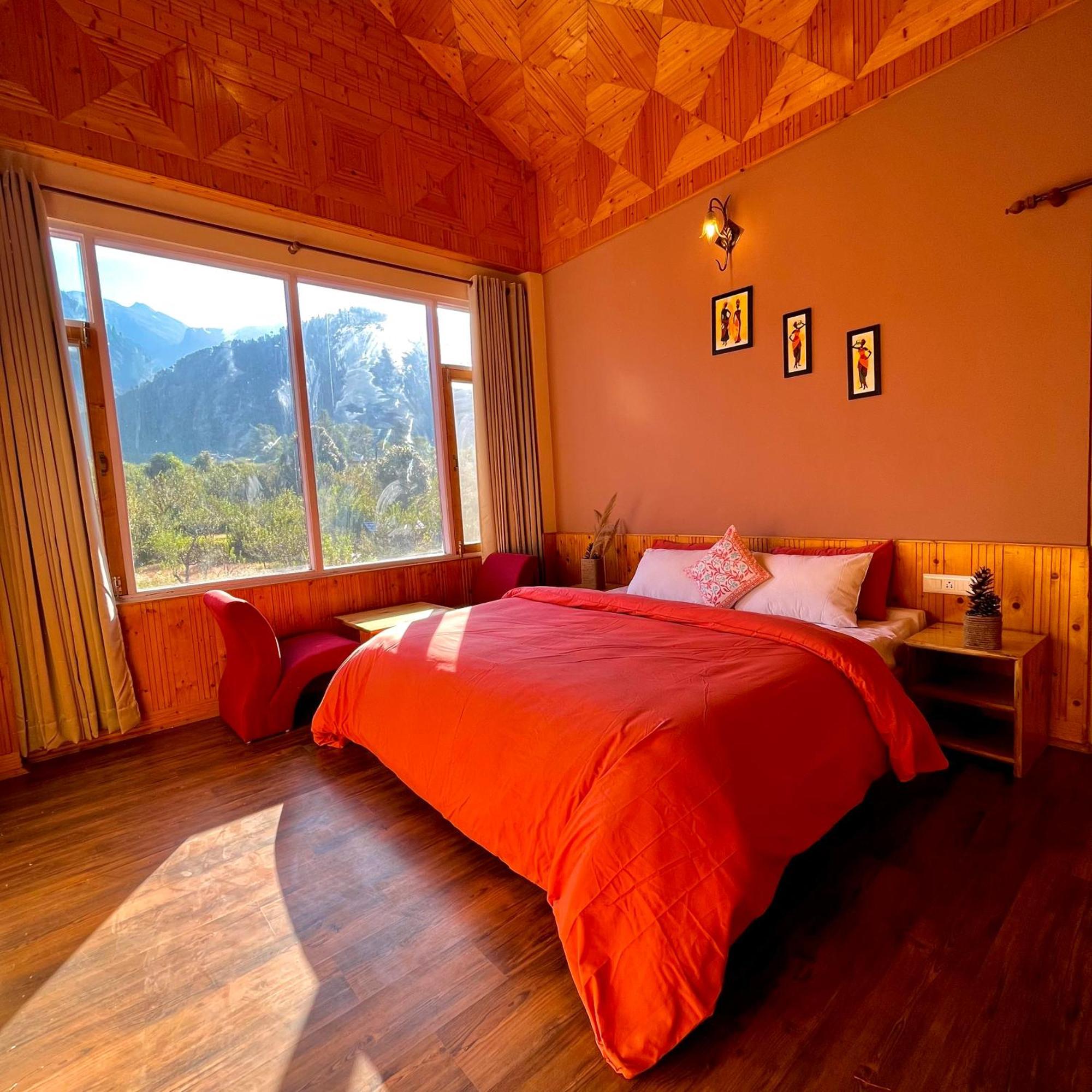 Fluestern Hostel And Cafe Nagar  Exterior photo