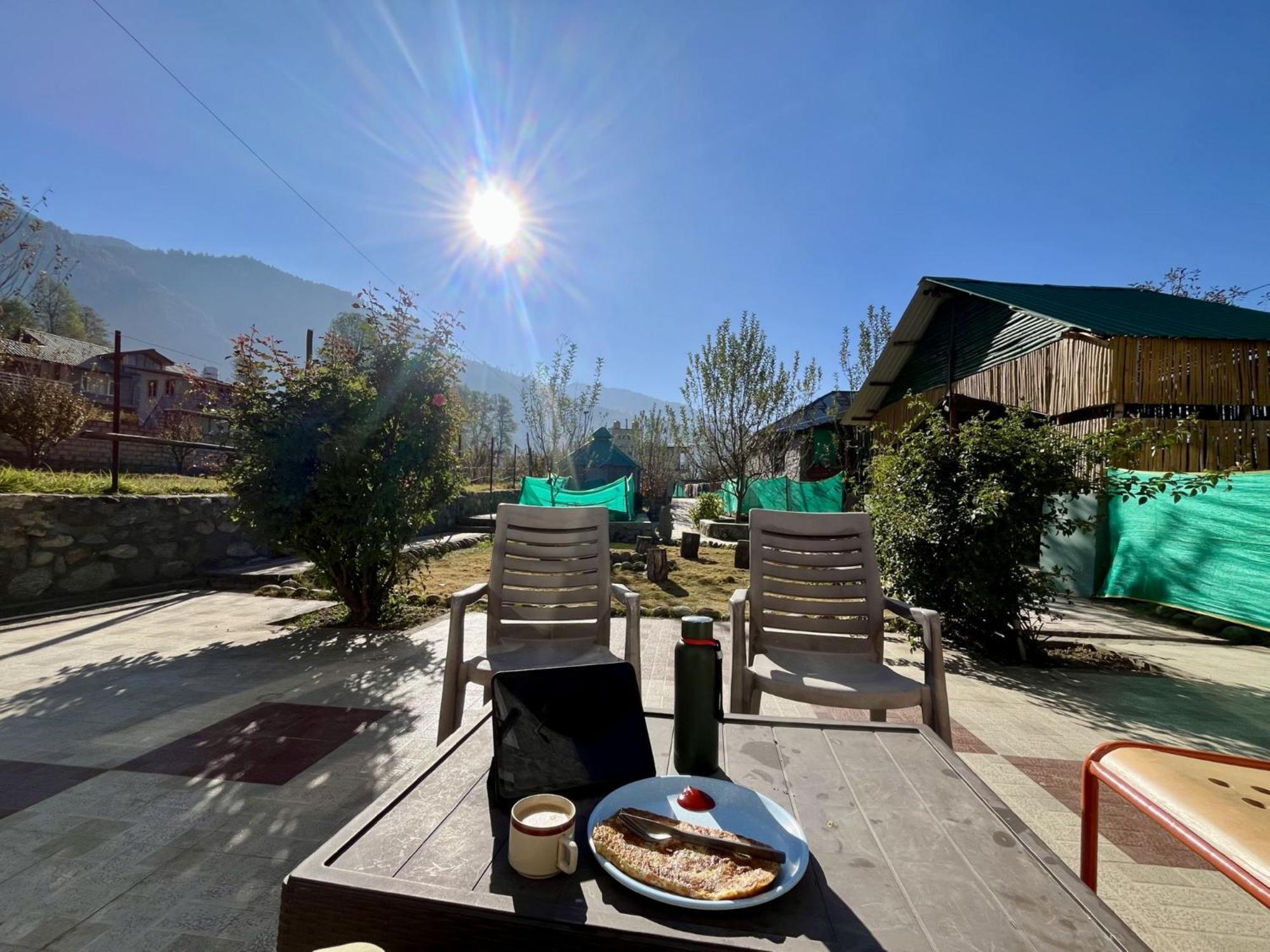 Fluestern Hostel And Cafe Nagar  Exterior photo